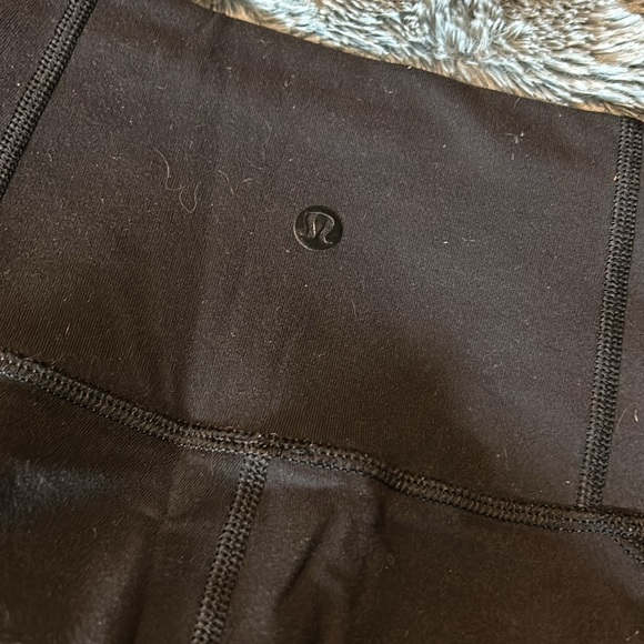 Lulú lemon tights with stand out stitching and mesh cutouts - Picture 4 of 5